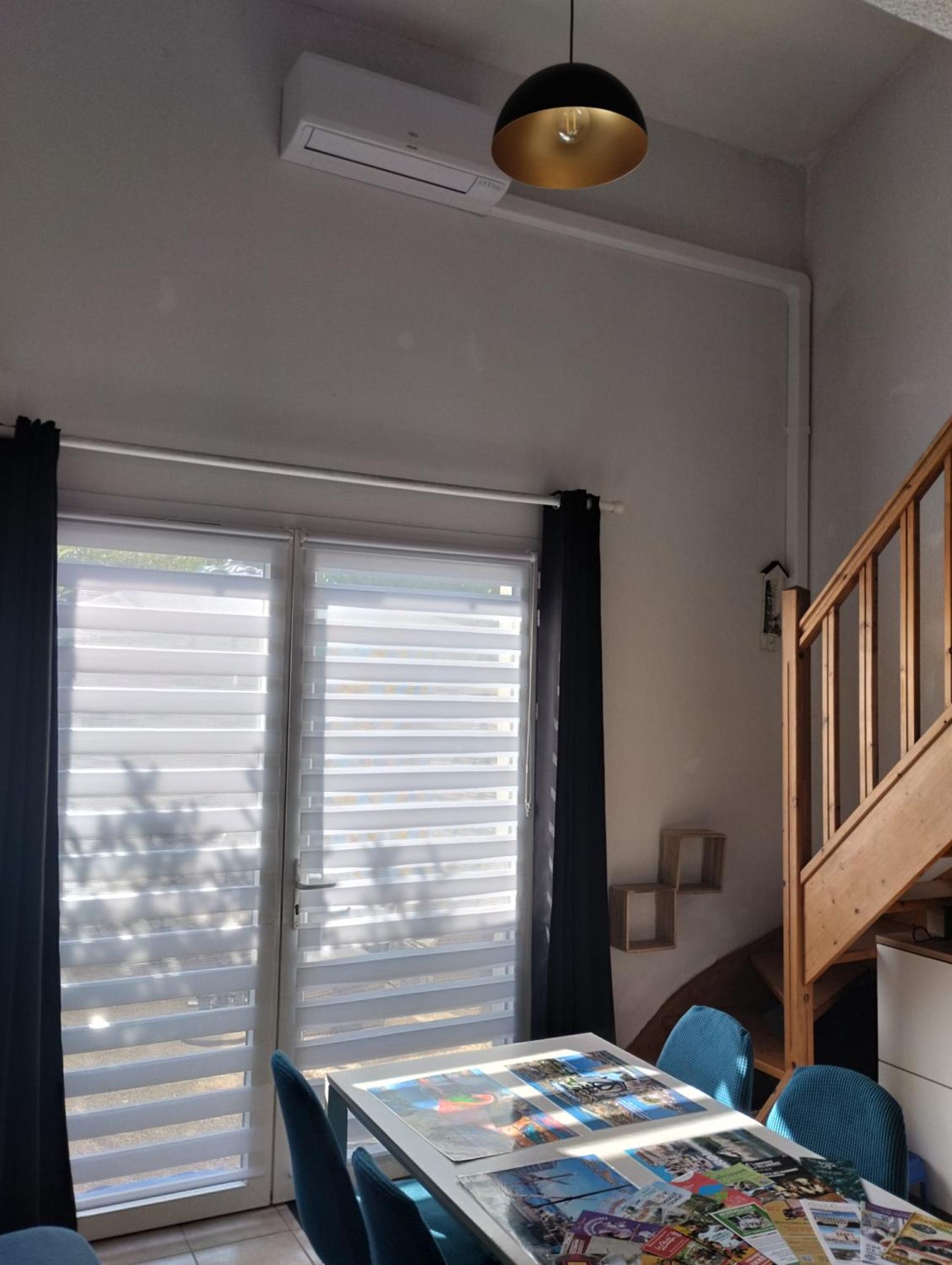 La Maison Bleue Calvisson Extérieur photo